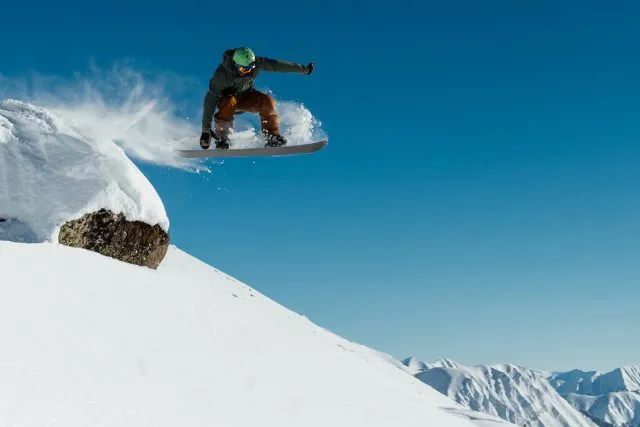 Czym jest freestyle snowboarding?